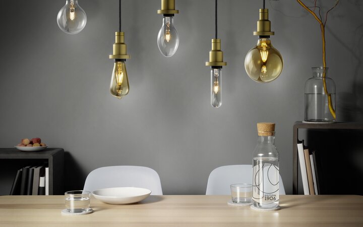 Osram Edition 1906 PenduLum gold with vintage look in dining room